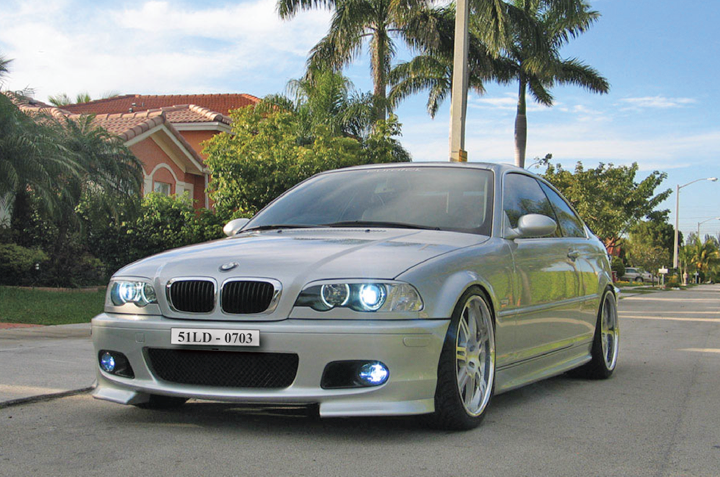 Thuê xe BMW 325i 4 chỗ đi thị xã Vĩnh Long